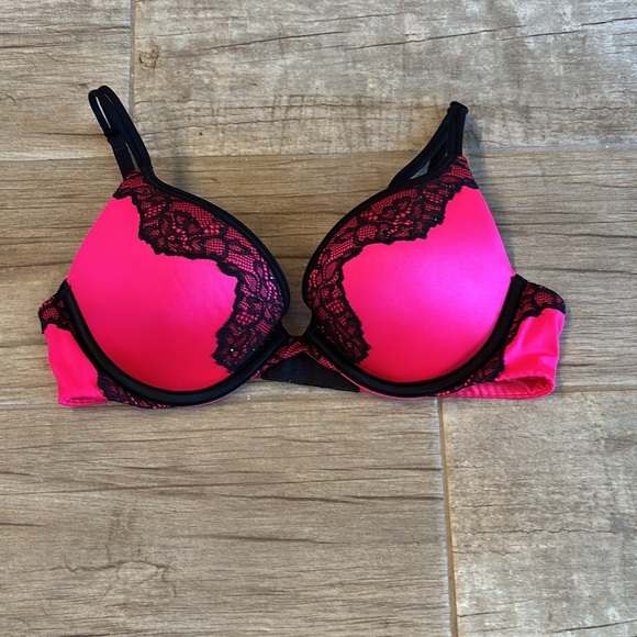 Victoria’s Secret, pink and black lace push-up bra.  Size 32B - Picture 2 of 3